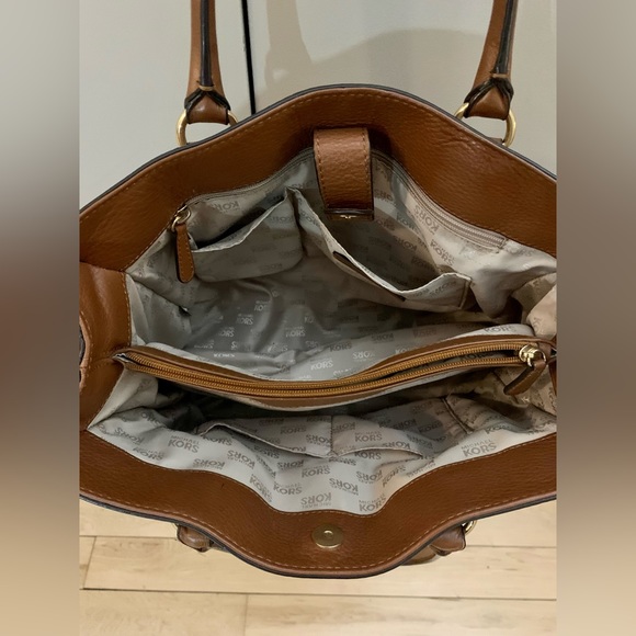 Michael Kors Handbag with Charm - Picture 6 of 12